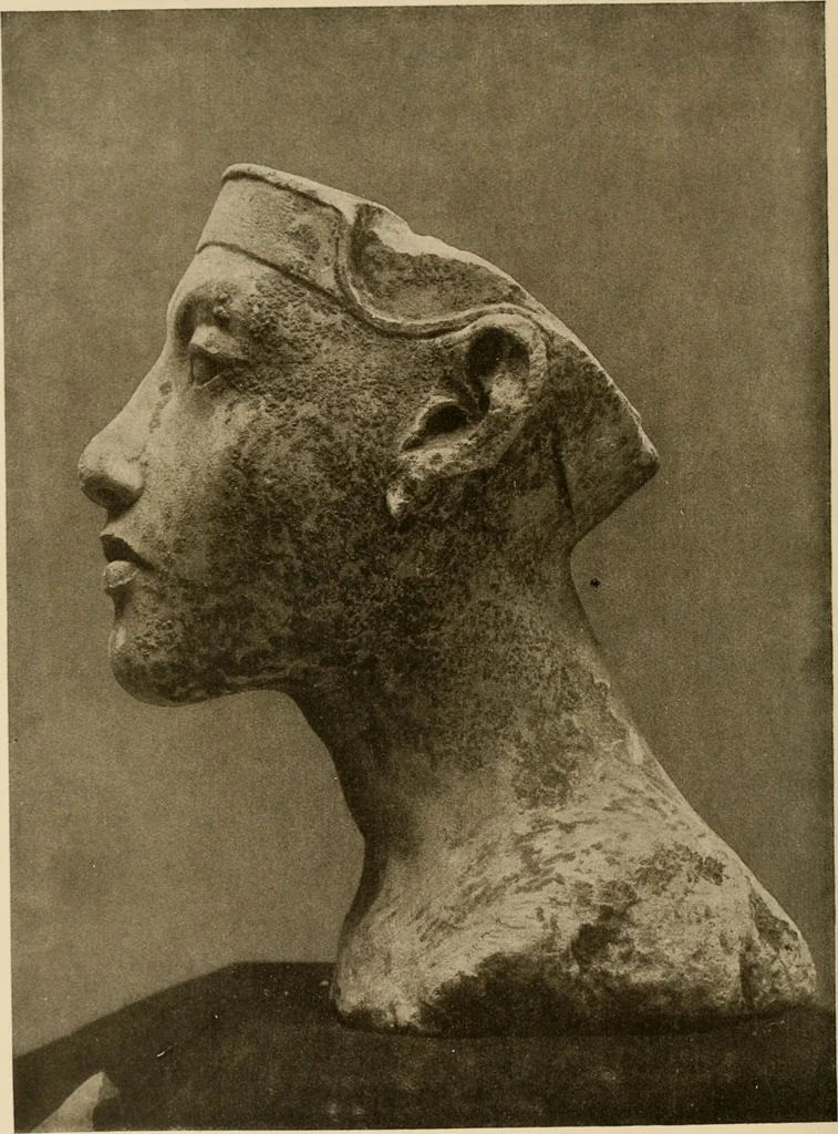 An illustration from Die Plastik der Ägypter, 1922, leaf 149