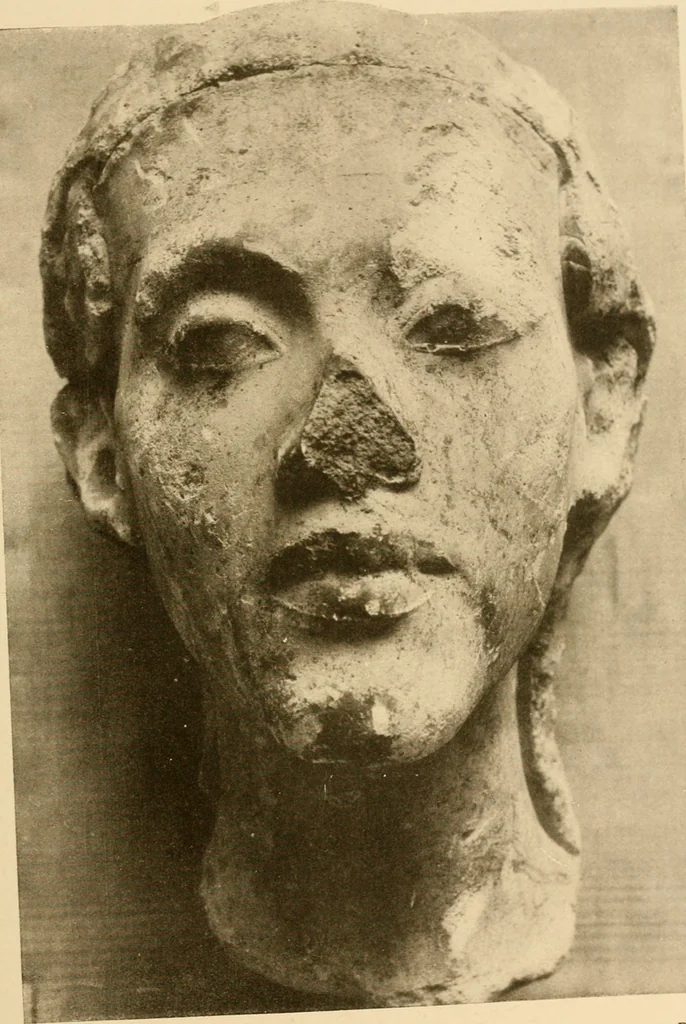 An illustration from Die Plastik der Ägypter, 1922, leaf 150
