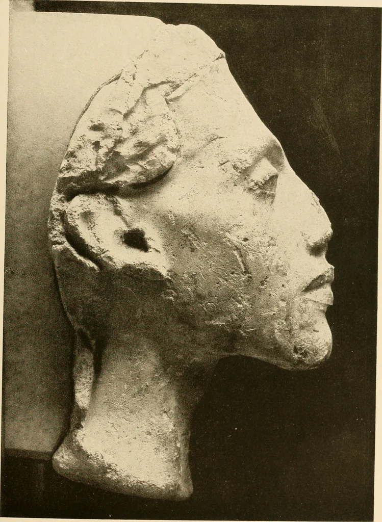 An illustration from Die Plastik der Ägypter, 1922, leaf 152