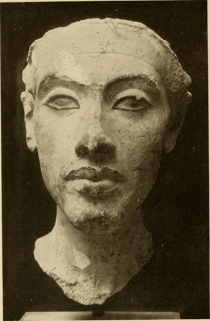An illustration from Die Plastik der Ägypter, 1922, leaf 153