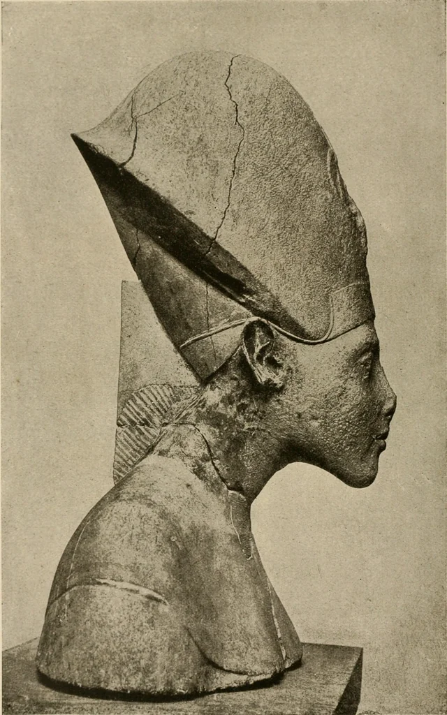 An illustration from Die Plastik der Ägypter, 1922, leaf 155