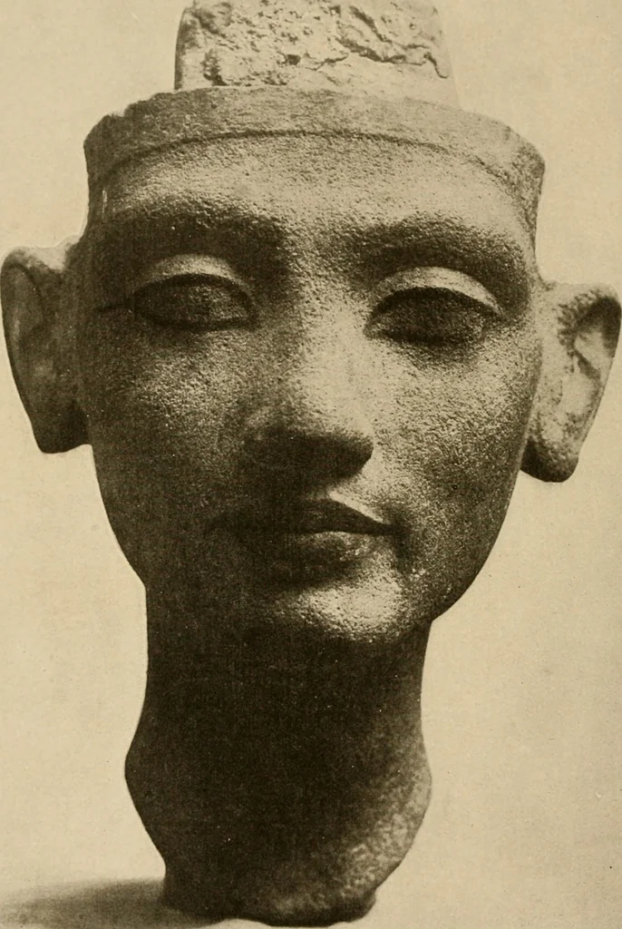 An illustration from Die Plastik der Ägypter, 1922, leaf 157