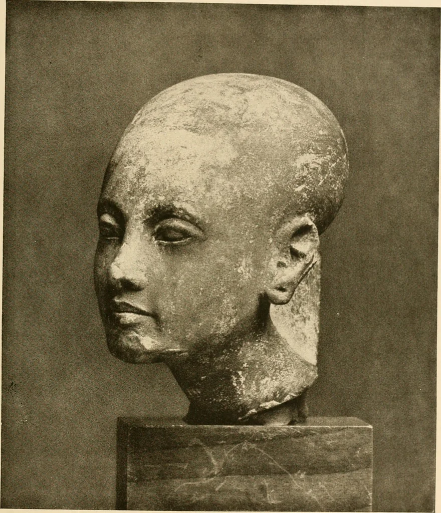 An illustration from Die Plastik der Ägypter, 1922, leaf 160