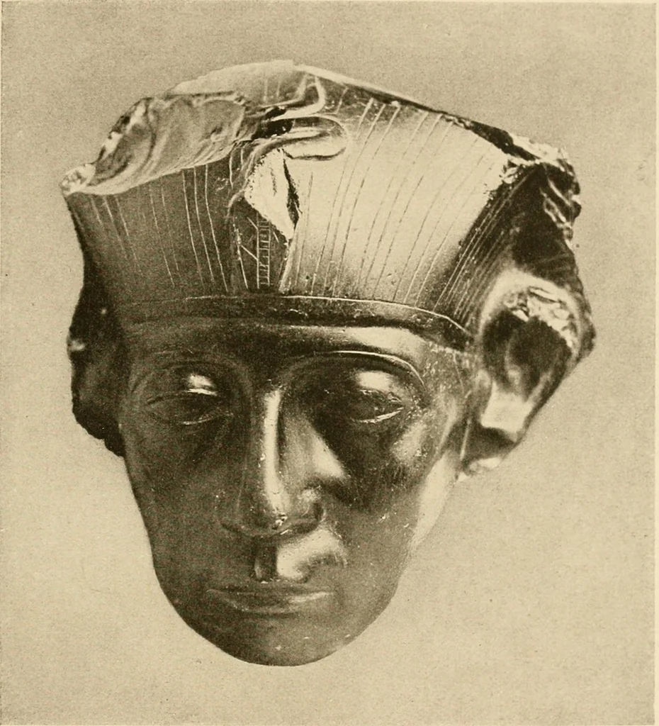An illustration from Die Plastik der Ägypter, 1922, leaf 172
