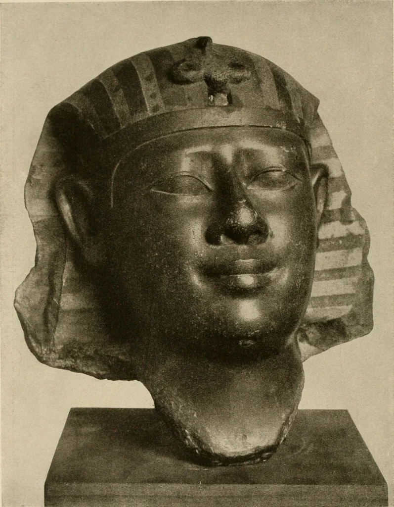 An illustration from Die Plastik der Ägypter, 1922, leaf 175
