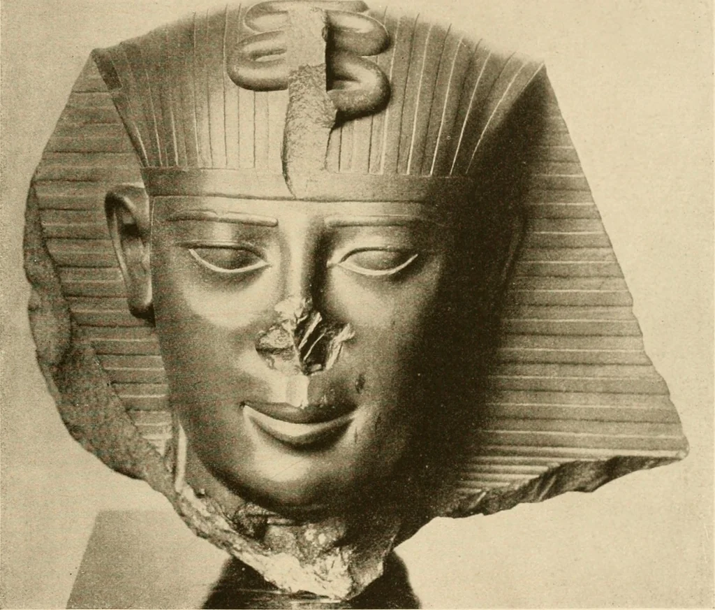 An illustration from Die Plastik der Ägypter, 1922, leaf 176