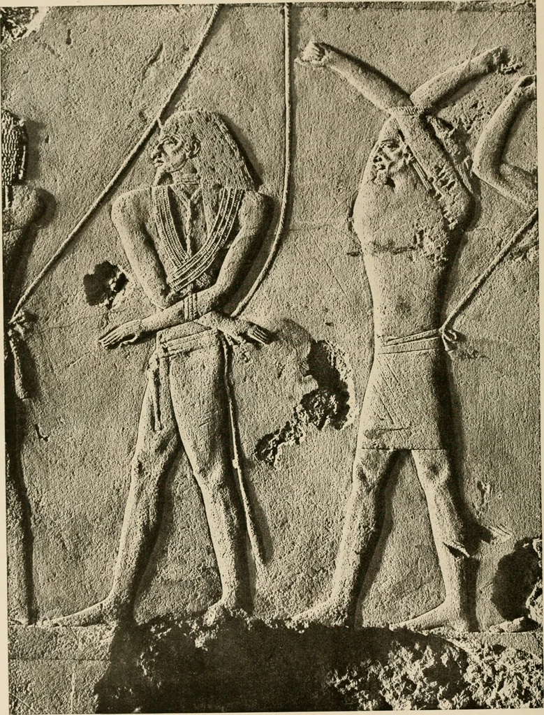 An illustration from Die Plastik der Ägypter, 1922, leaf 191