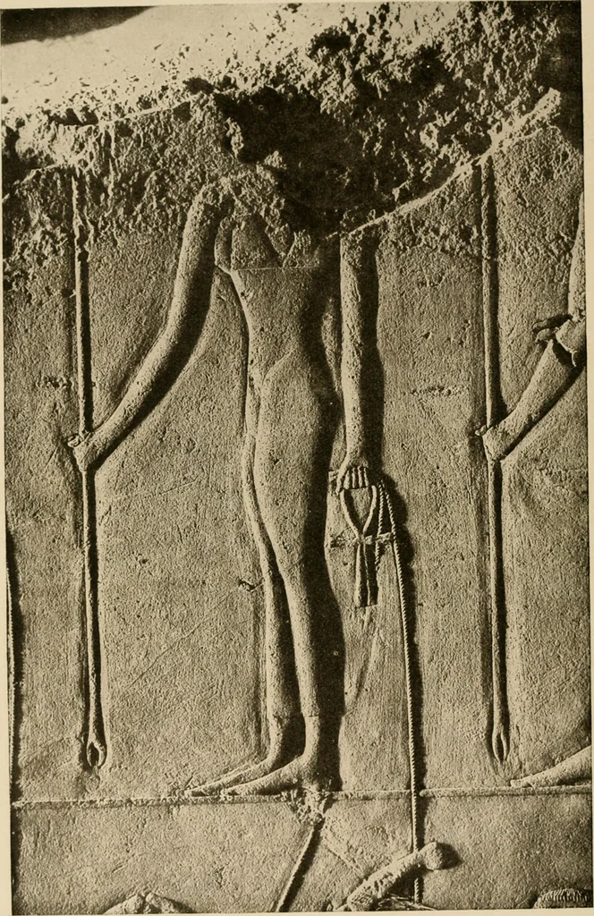 An illustration from Die Plastik der Ägypter, 1922, leaf 193