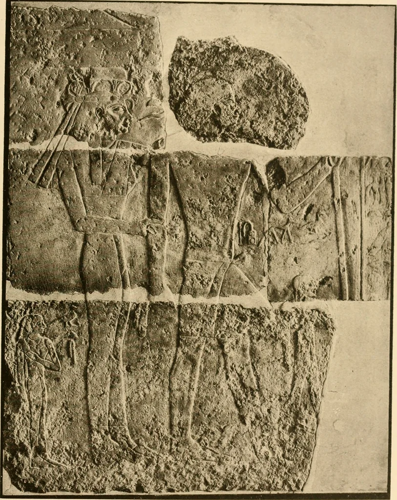 An illustration from Die Plastik der Ägypter, 1922, leaf 194