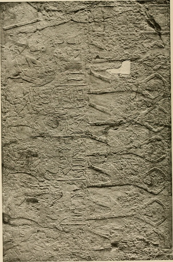 An illustration from Die Plastik der Ägypter, 1922, leaf 195