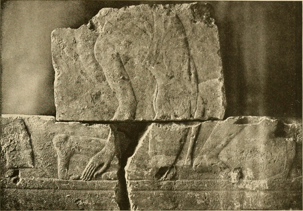 An illustration from Die Plastik der Ägypter, 1922, leaf 200