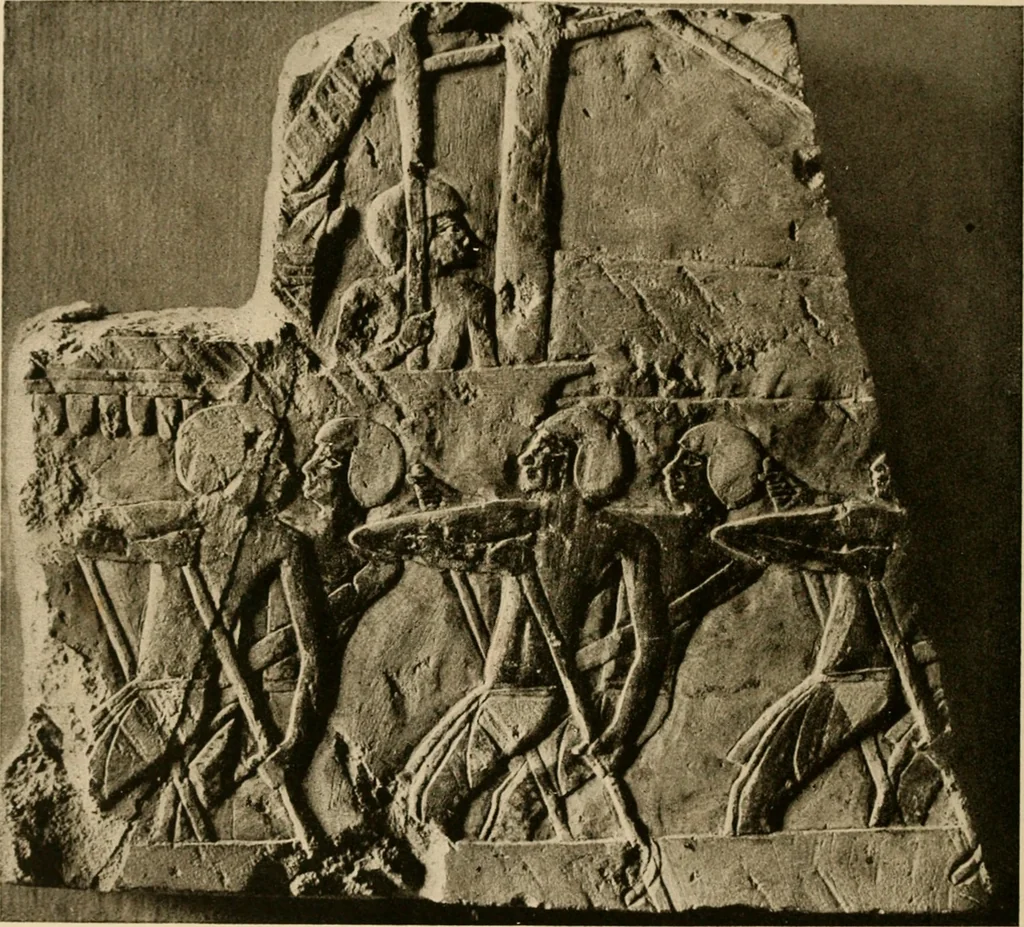 An illustration from Die Plastik der Ägypter, 1922, leaf 217