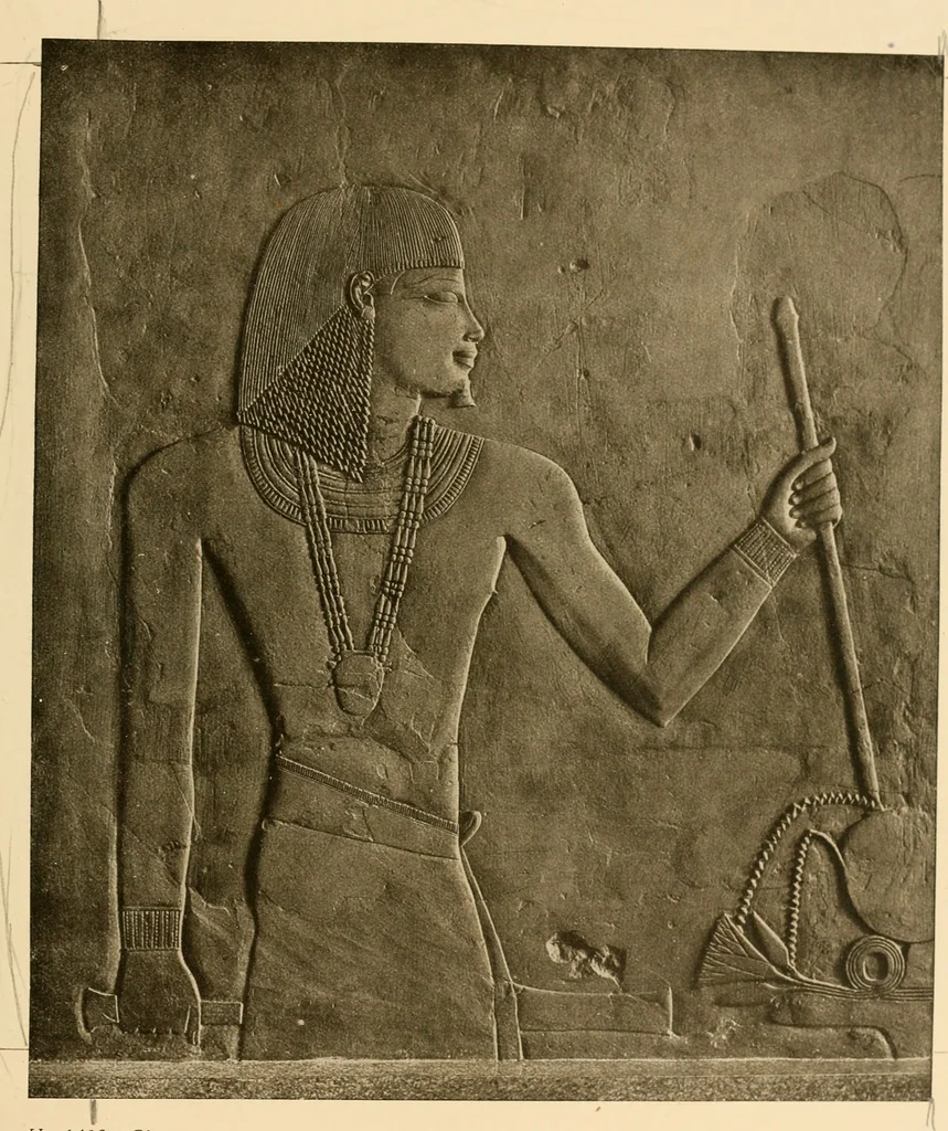 An illustration from Die Plastik der Ägypter, 1922, leaf 218