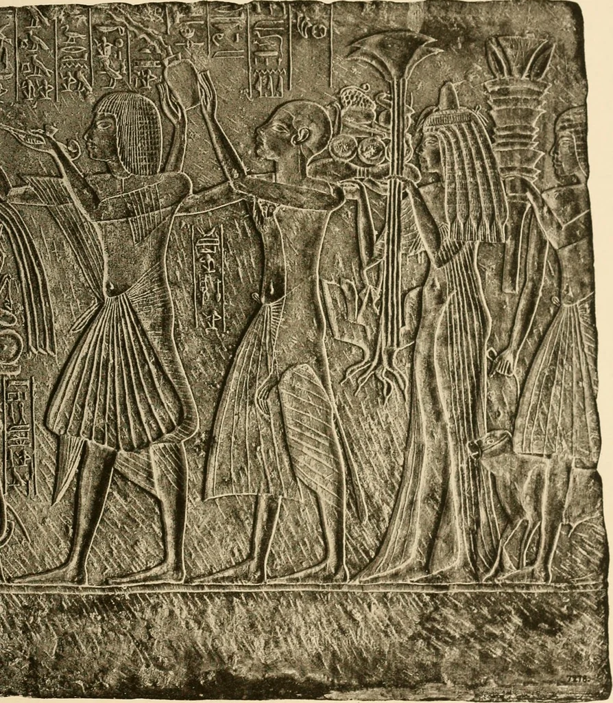 An illustration from Die Plastik der Ägypter, 1922, leaf 220