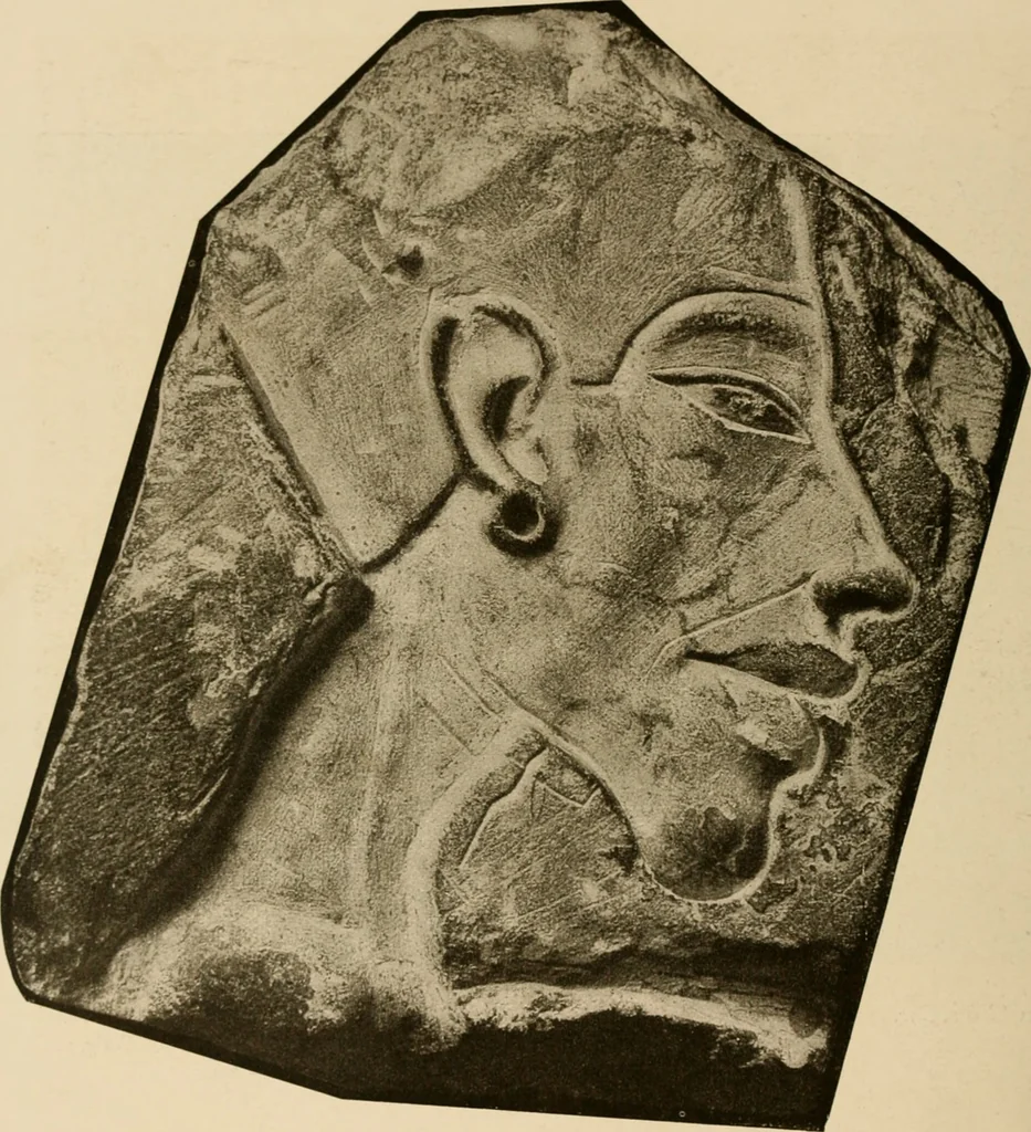 An illustration from Die Plastik der Ägypter, 1922, leaf 225