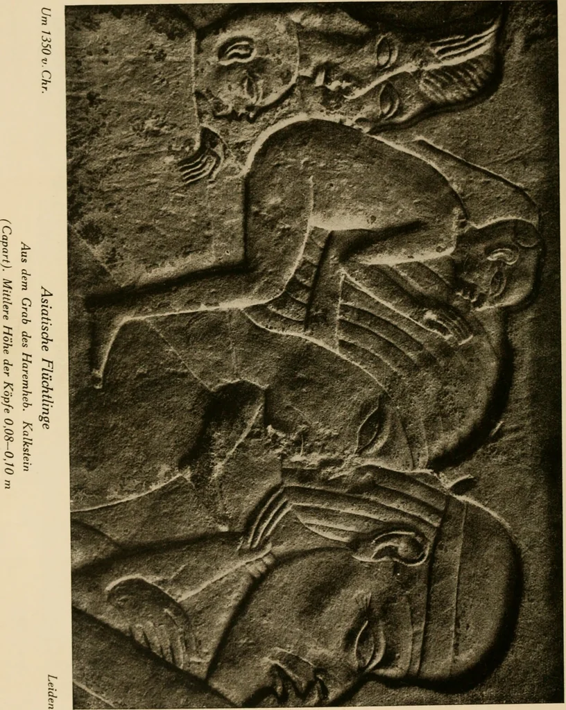 An illustration from Die Plastik der Ägypter, 1922, leaf 227
