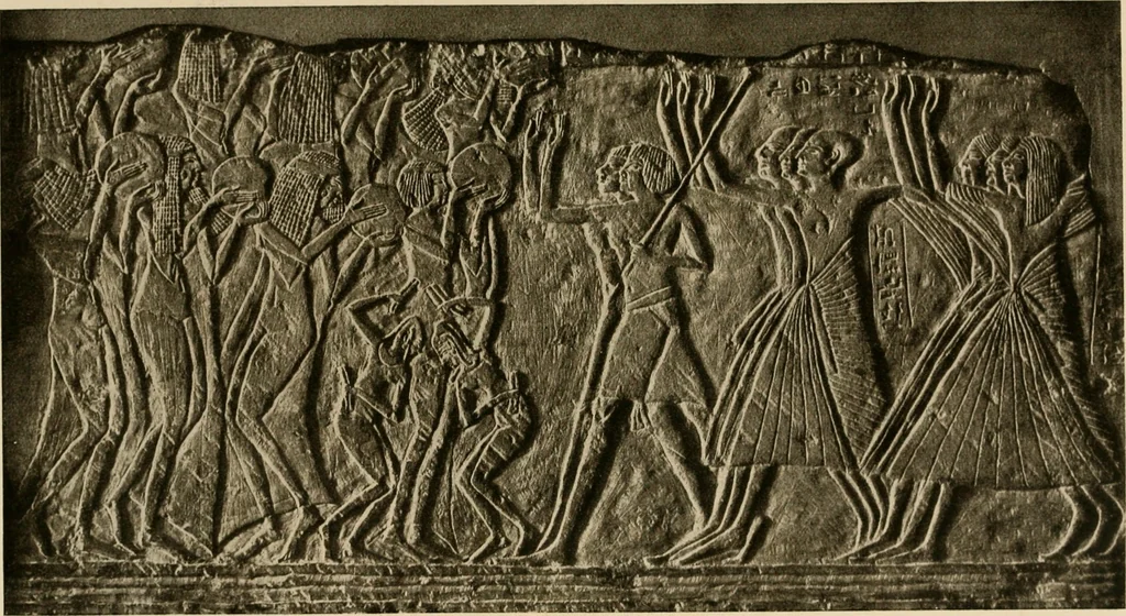 An illustration from Die Plastik der Ägypter, 1922, leaf 229