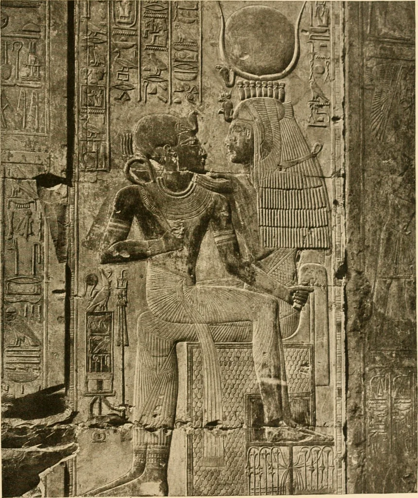 An illustration from Die Plastik der Ägypter, 1922, leaf 230
