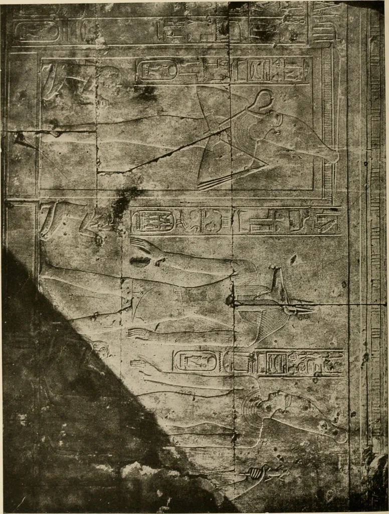 An illustration from Die Plastik der Ägypter, 1922, leaf 235