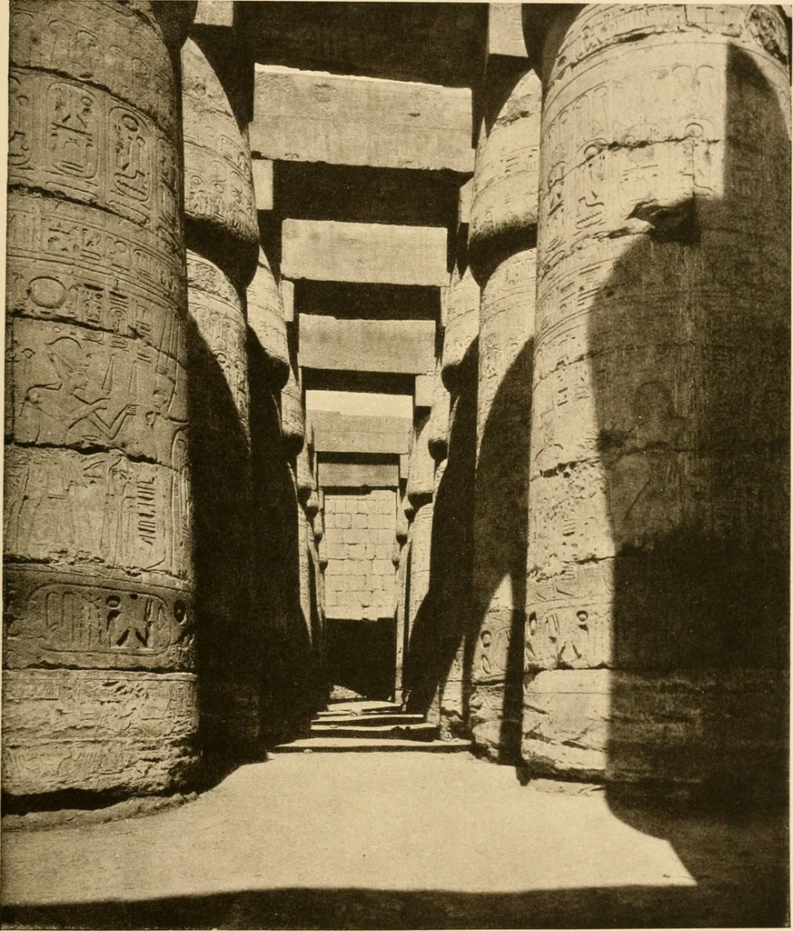 An illustration from Die Plastik der Ägypter, 1922, leaf 74