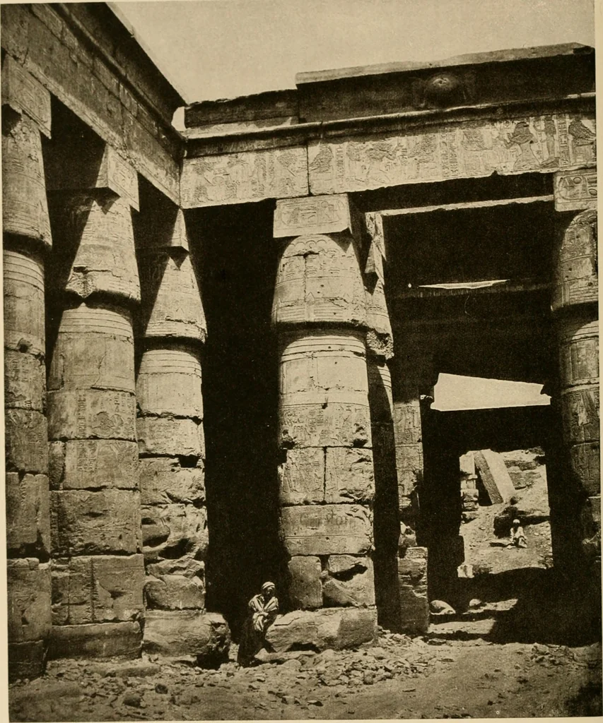 An illustration from Die Plastik der Ägypter, 1922, leaf 77