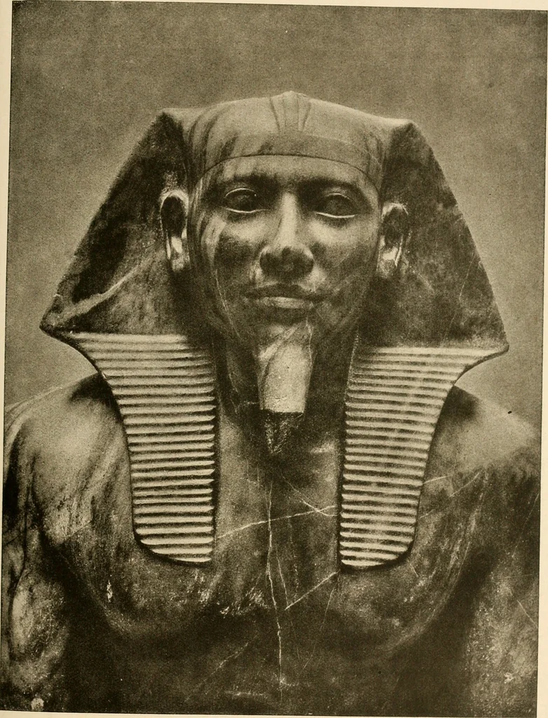 An illustration from Die Plastik der Ägypter, 1922, leaf 92