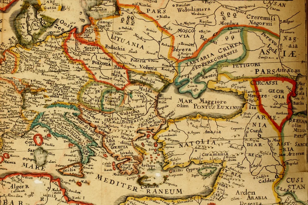 An illustration from Dionysiou Oikoumenes periegesis = Dionysii Orbis descriptio : commentario critico & geographico (in quo controversiae pleraeque quae in veteri geographia occurrunt explicantur, & obscura plurima elucidantur) ac tabulis illustrata, 1658, leaf 117
