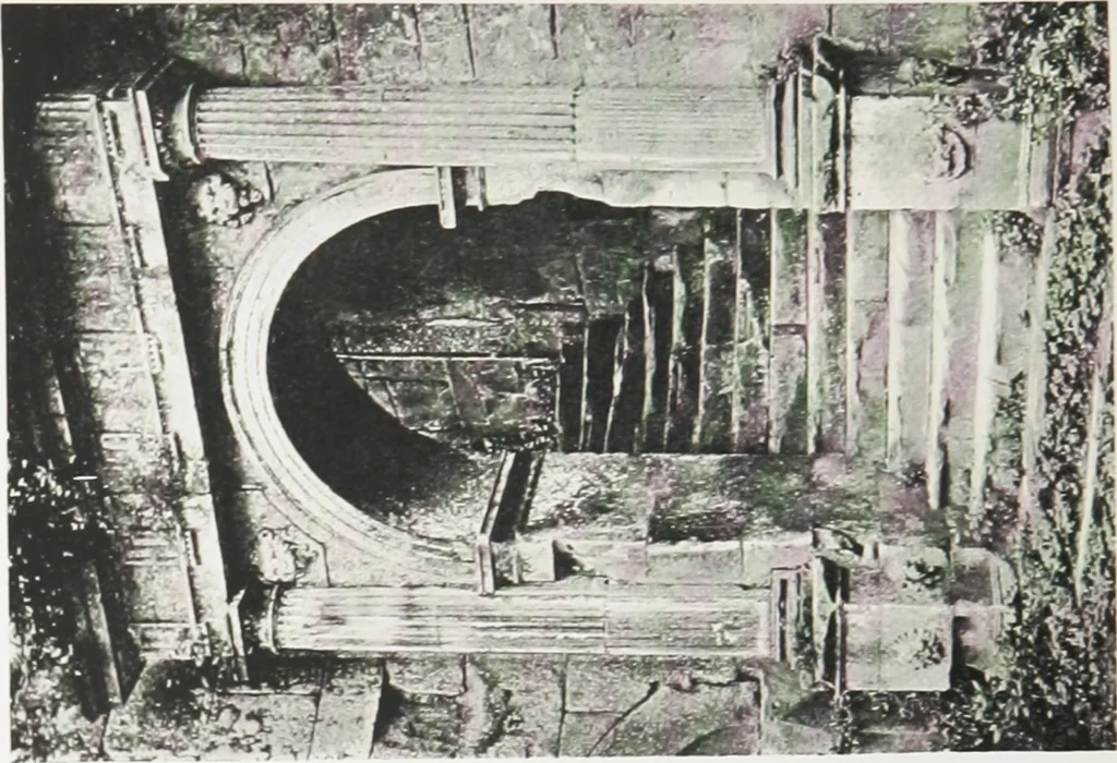 An illustration from Early renaissance architecture in England : a historical and descriptive account of the Tudor, Elizabethan, and Jacobean periods, 1500-1625 : for the use of students and others, 1914, leaf 129