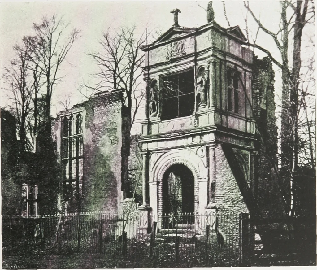 An illustration from Early renaissance architecture in England : a historical and descriptive account of the Tudor, Elizabethan, and Jacobean periods, 1500-1625 : for the use of students and others, 1914, leaf 130