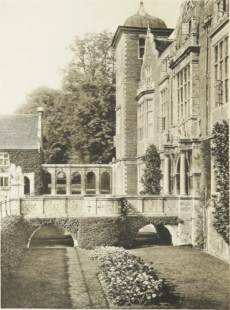 An illustration from Early renaissance architecture in England : a historical and descriptive account of the Tudor, Elizabethan, and Jacobean periods, 1500-1625 : for the use of students and others, 1914, leaf 5