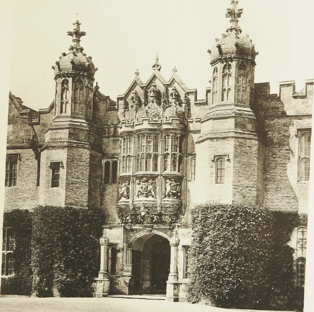 An illustration from Early renaissance architecture in England : a historical and descriptive account of the Tudor, Elizabethan, and Jacobean periods, 1500-1625 : for the use of students and others, 1914, leaf 90