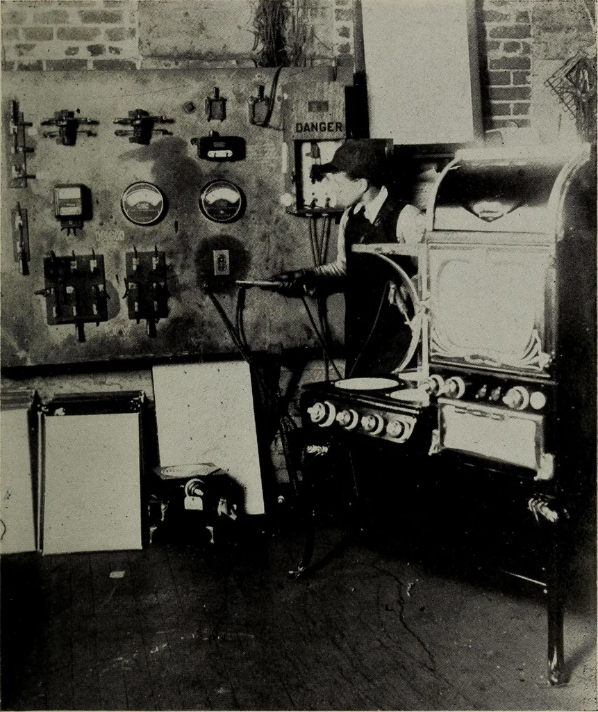 An illustration from Electric catalogue no. 010, 1916, leaf 3