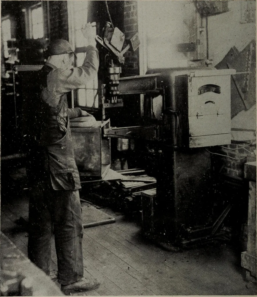 An illustration from Electric catalogue no. 010, 1916, leaf 8