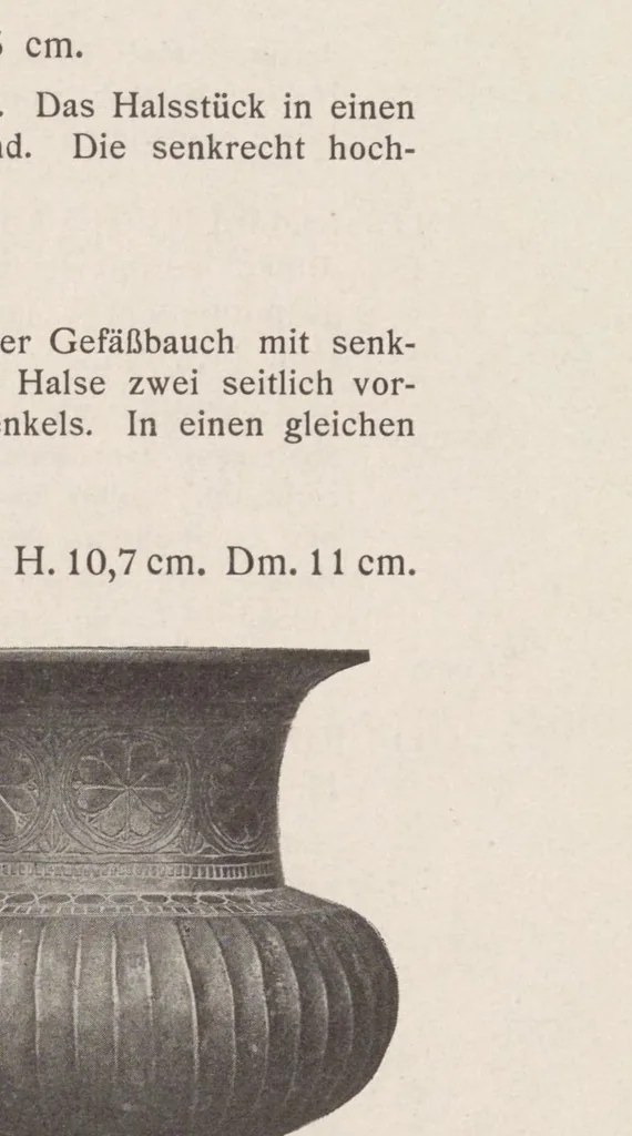 An illustration from Erzeugnisse islamischer Kunst, 1906, leaf 61