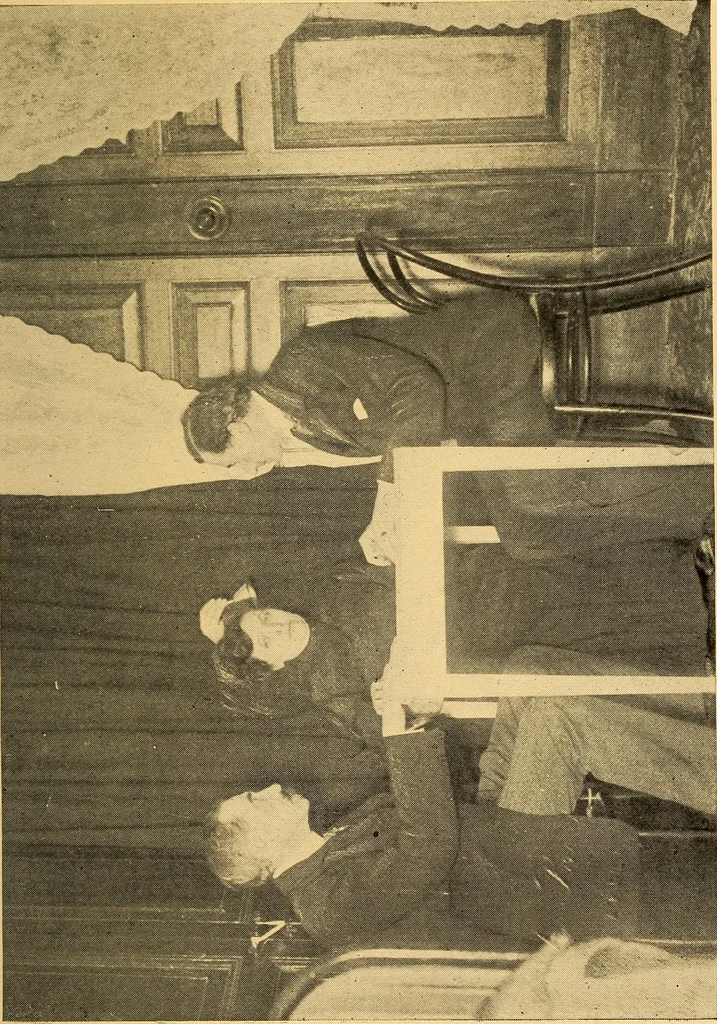 An illustration from Eusapia Palladino and her phenomena, 1909, leaf 125