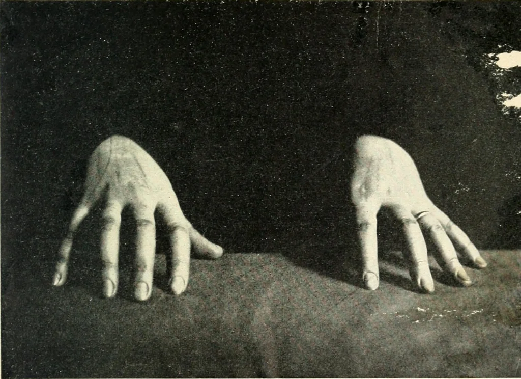 An illustration from Eusapia Palladino and her phenomena, 1909, leaf 387