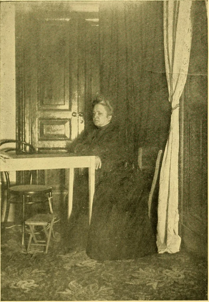 An illustration from Eusapia Palladino and her phenomena, 1909, leaf 174