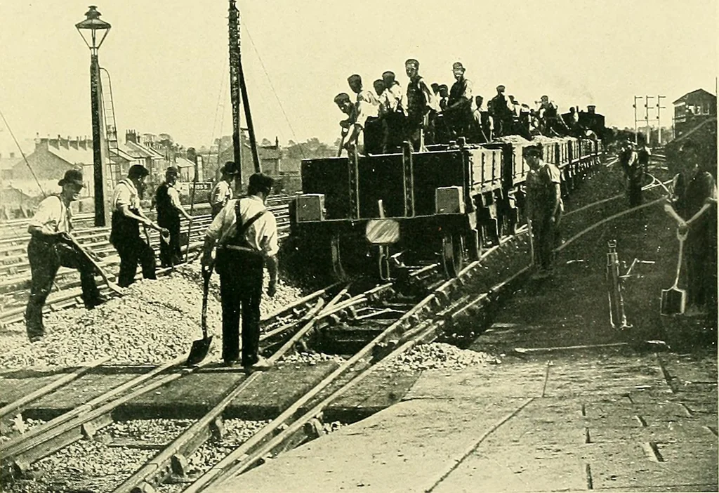 An illustration from Every boy's book of railways and steamships, 1911, leaf 128