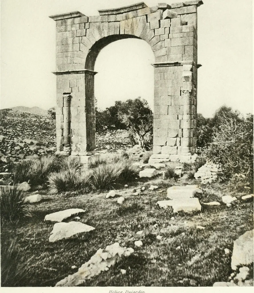An illustration from Explorations épigraphiques et archéologiques en Tunisie, 1883, leaf 166