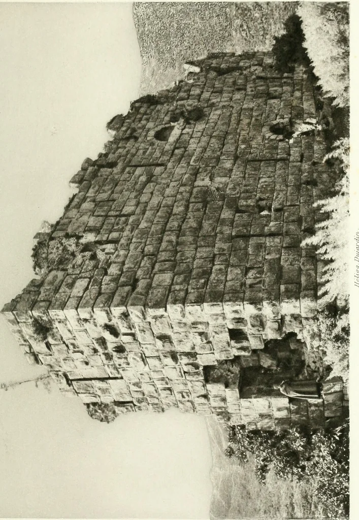 An illustration from Explorations épigraphiques et archéologiques en Tunisie, 1883, leaf 176