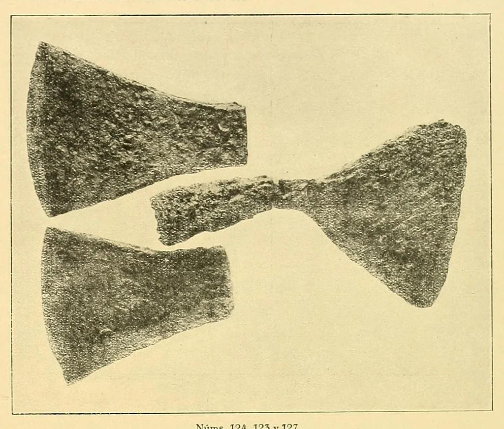 An illustration from Exposición de hierros antiguos españoles; catálogo por Pedro Miguel de Artiñano y Galdácano, 1919, leaf 131