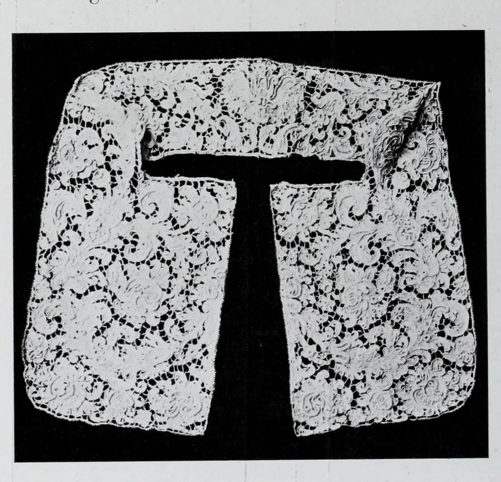 An illustration from Exposition Franco-Britannique, Londrés 1908 : section française (classe 84) dentelles, broderies, passementeries et dessins, 1908, leaf 32