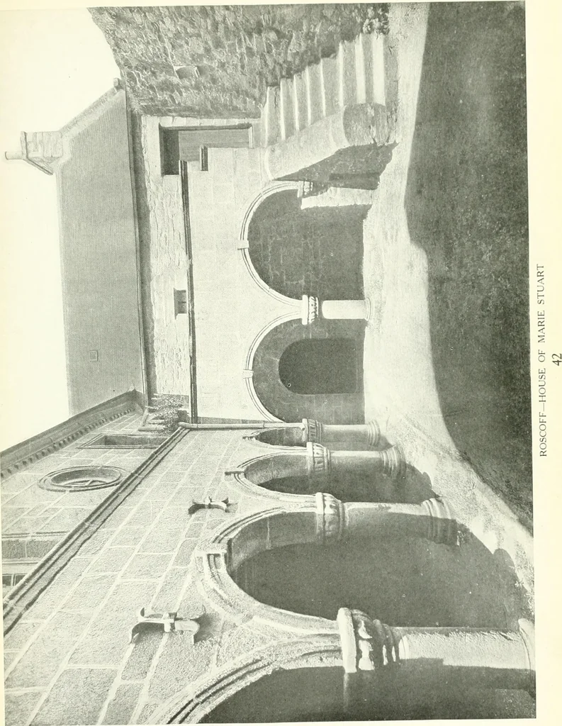 An illustration from Farm houses, manor houses, minor chateaux and small churches : from the eleventh to the sixteenth centuries, in Normandy, Brittany and other parts of France, 1917, leaf 104
