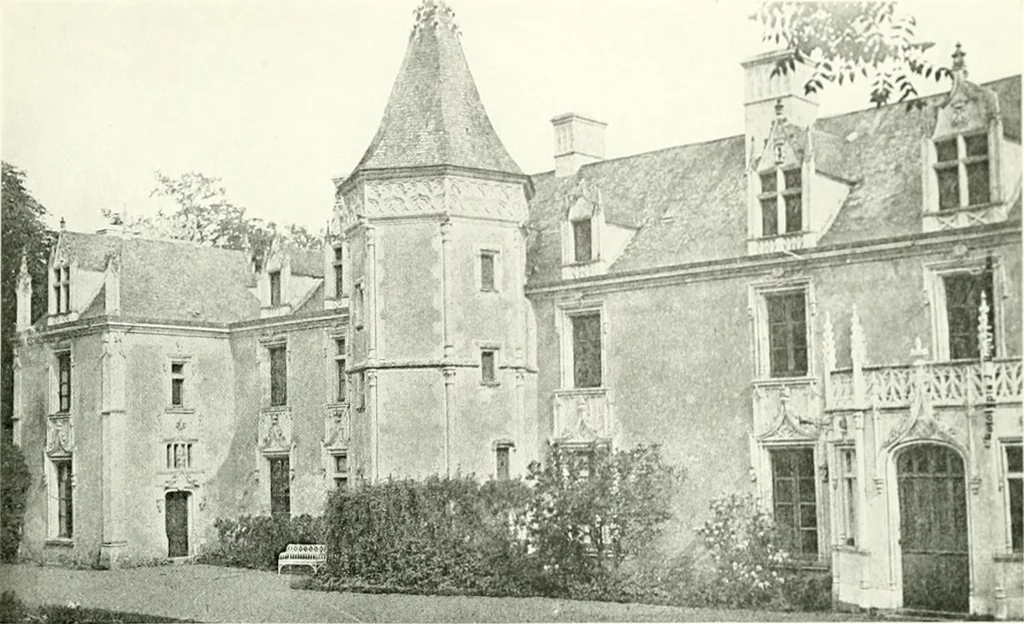 An illustration from Farm houses, manor houses, minor chateaux and small churches : from the eleventh to the sixteenth centuries, in Normandy, Brittany and other parts of France, 1917, leaf 152