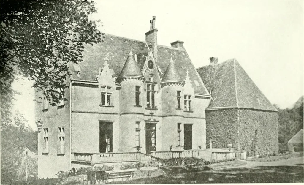An illustration from Farm houses, manor houses, minor chateaux and small churches : from the eleventh to the sixteenth centuries, in Normandy, Brittany and other parts of France, 1917, leaf 152