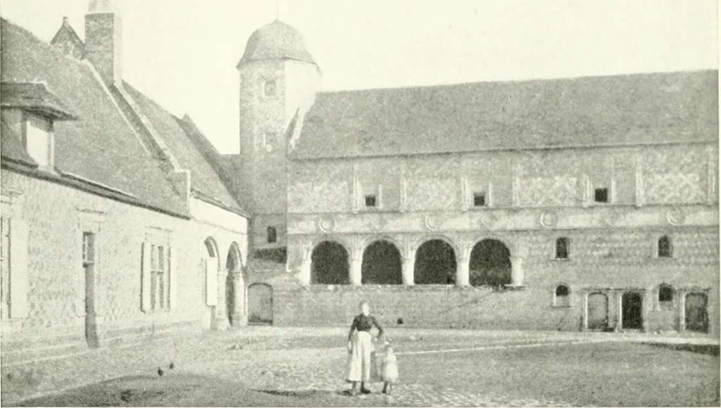 An illustration from Farm houses, manor houses, minor chateaux and small churches : from the eleventh to the sixteenth centuries, in Normandy, Brittany and other parts of France, 1917, leaf 28