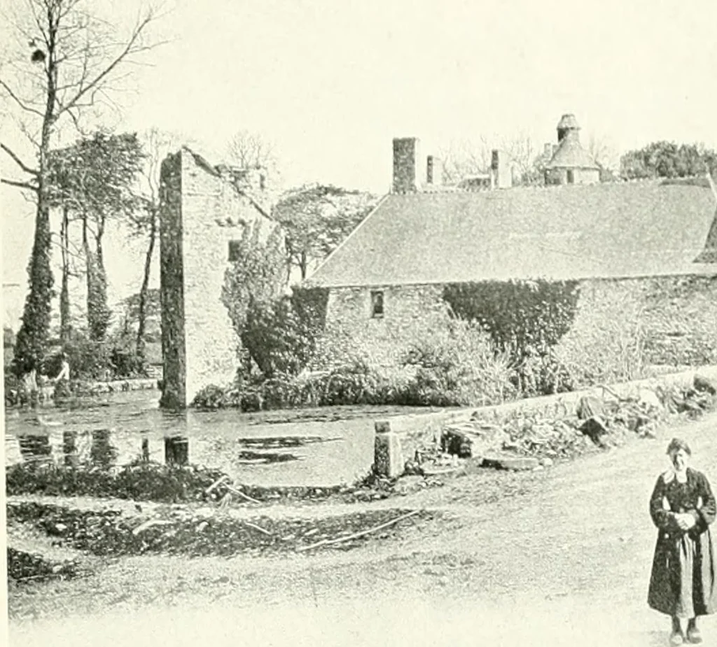 An illustration from Farm houses, manor houses, minor chateaux and small churches : from the eleventh to the sixteenth centuries, in Normandy, Brittany and other parts of France, 1917, leaf 32