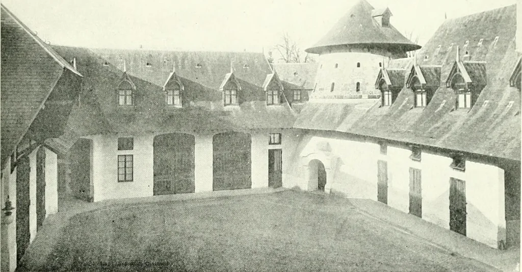 An illustration from Farm houses, manor houses, minor chateaux and small churches : from the eleventh to the sixteenth centuries, in Normandy, Brittany and other parts of France, 1917, leaf 40