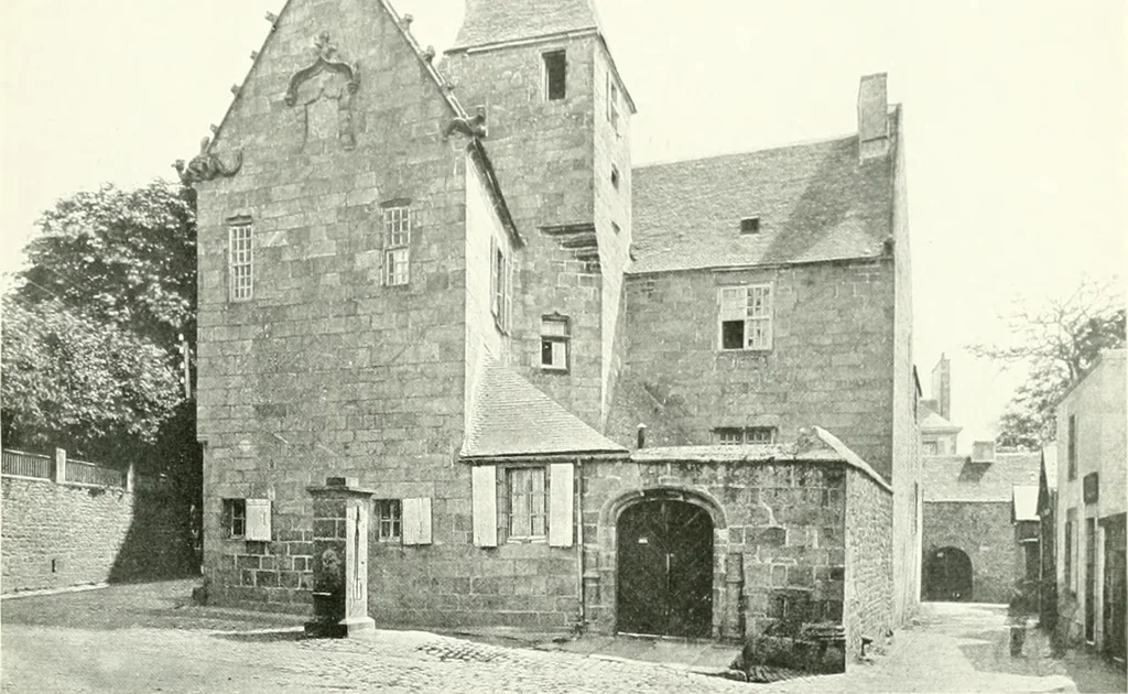 An illustration from Farm houses, manor houses, minor chateaux and small churches : from the eleventh to the sixteenth centuries, in Normandy, Brittany and other parts of France, 1917, leaf 92