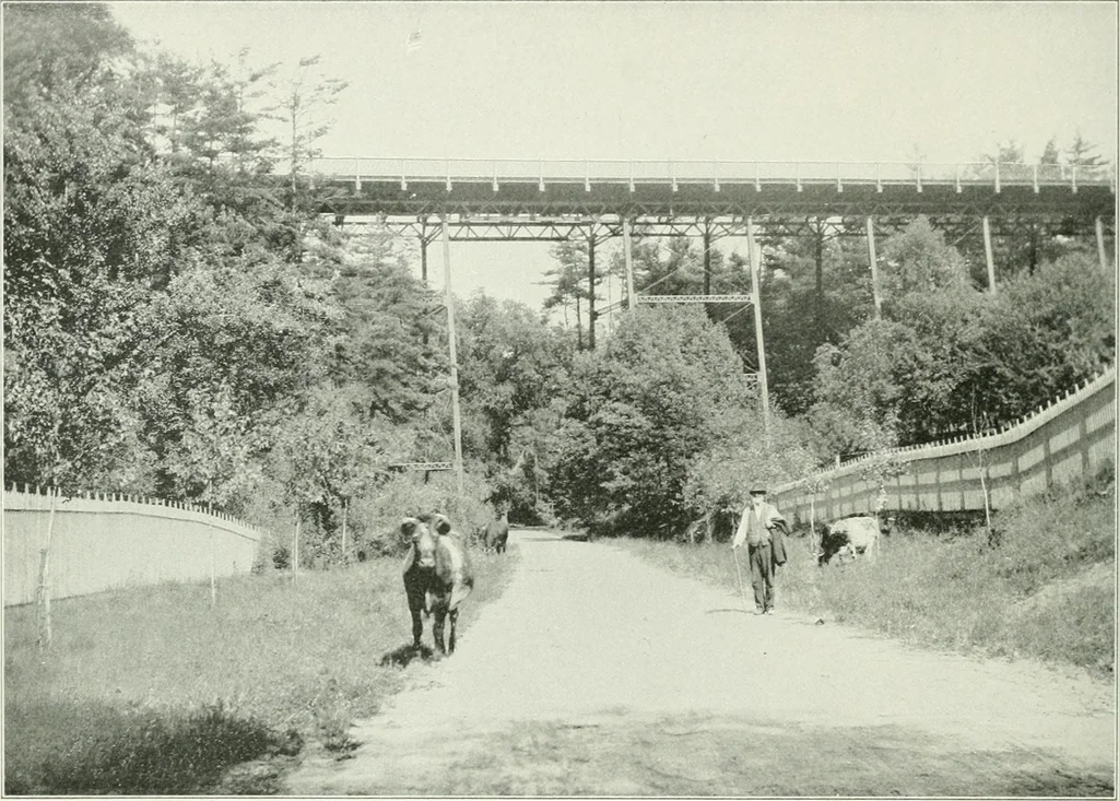 An illustration from Fifty glimpses of Toronto and vicinity, from recent photographs, 1901, leaf 18